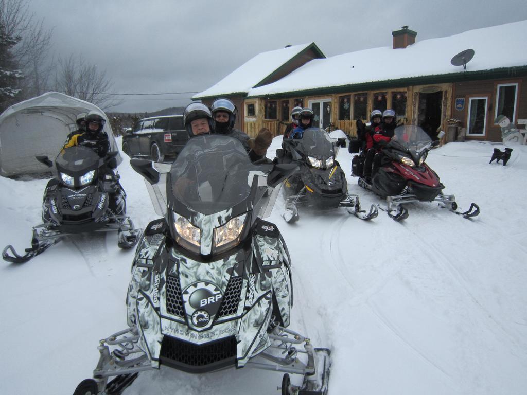 Le Gite Ambrelane Thetford Mines Bagian luar foto