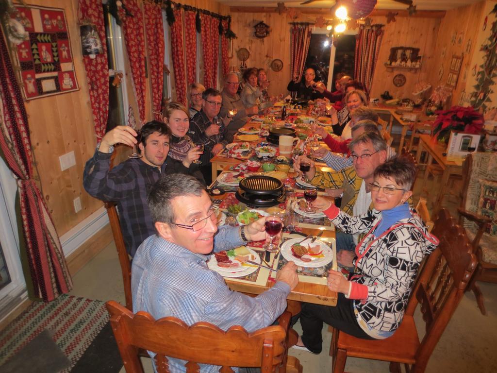 Le Gite Ambrelane Thetford Mines Bagian luar foto