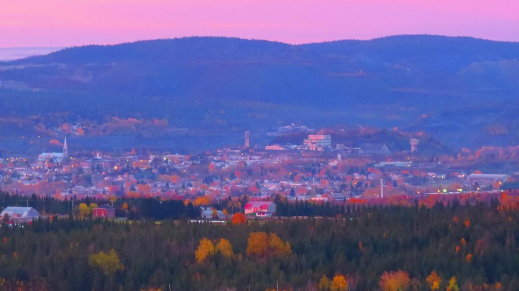 Le Gite Ambrelane Thetford Mines Bagian luar foto